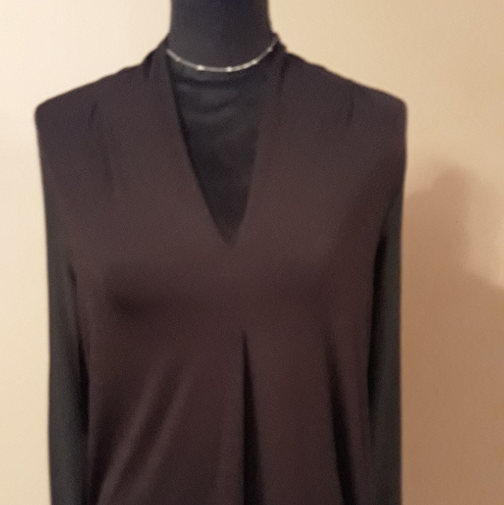 Fashionista V-Neck-Peek-a-Boo Sleeves